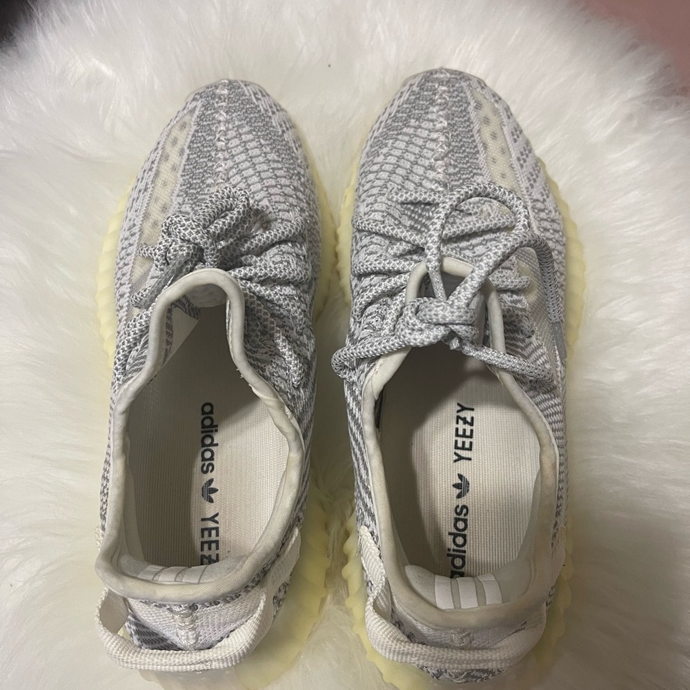 Yeezy Gray Sneakers with Knitted Upper and Streamlined Design